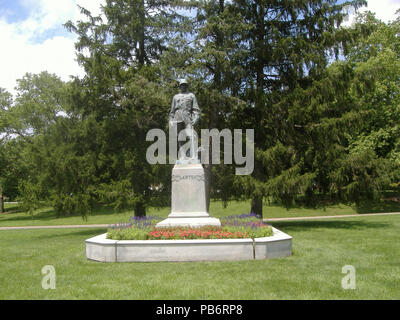 . Inglese: Statua di Henry Ware Lawton entro Garfield Park Conservatory e giardini incassati in Indianapolis . Foto: 2008-07-12 illustrato il lavoro: 1906 754 Henry W. Lawton statua Indy Foto Stock