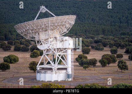 Grande radiotelescopio piatto di antenna Foto Stock