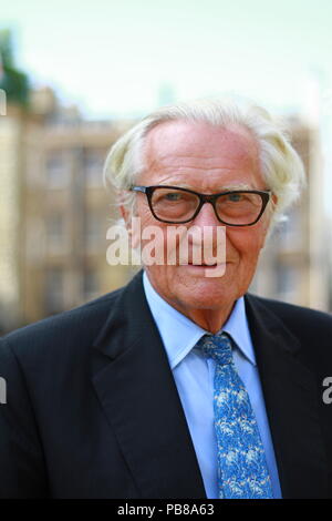 Michael Heseltine al College Green, Westminster, Londra, Regno Unito. Dopo una trasmissione con Sky Television sulla Brexit. Lord Heseltine. Politici britannici. Politica britannica ed europea. Brexit. Politici famosi. Pagina del portfolio Russell Moore. Foto Stock