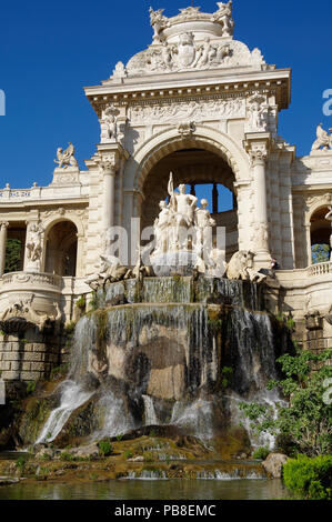 Del favoloso palazzo Longchamp a Marsiglia, Francia, comprendente 2 musei, castello d'acqua, colonnati, fontane e sculture Foto Stock