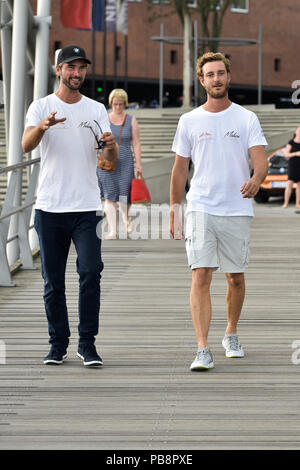 Boris Herrmann, Skipper, Pierre Rainier Stefano Casiraghi Viezepraesident dello Yacht Club di Monaco e fondatore del team è il figlio più giovane di Caroline, Principessa di Hannover presso la squadra Malizia premere evento presso la Brasserie Carls all'Elbphilharmonie Mercoledì, Luglio 25, 2018 in Amburgo | Utilizzo di tutto il mondo Foto Stock