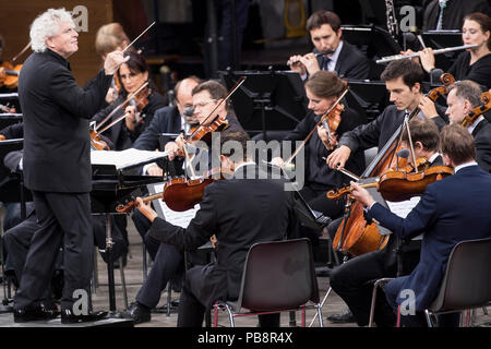 Berlino, Deutschland. Il 24 giugno 2018. 19/Berliner Philharmoniker, conduttore Sir Simon Rattle Live in Berlin Waldbuehne su 24.06.2018. Classica, Orchestra, ultimo concerto con Sir Simon Rattle, musica | Utilizzo di credito in tutto il mondo: dpa/Alamy Live News Foto Stock