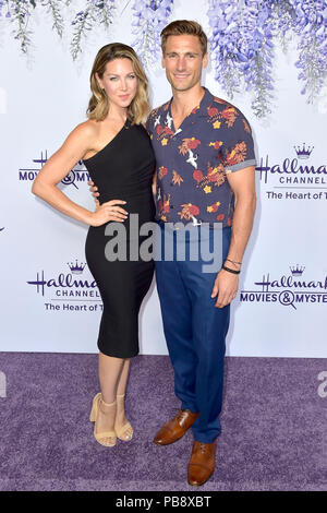 Beverly Hills, Stati Uniti d'America. Il 26 luglio 2018. Cassandra Troy e suo marito Andrew Walker frequentando il 2018 Hallmark Channel estate TCA a una residenza privata sulla luglio 26, 2018 a Beverly Hills, la California. Credito: Geisler-Fotopress GmbH/Alamy Live News Foto Stock