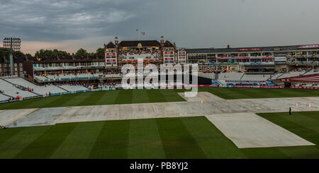 Londra, Regno Unito. 27 Luglio, 2018.la pioggia smette di giocare come la lunga estate calda è messo in attesa al ovale, Londra. David Rowe/ Alamy Live News. Foto Stock