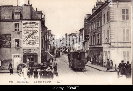 . Français : Carte postale ancienne éditée par LL, n°106 : BOURGES - La Rue d'Auron . prima di 1914 929 LL 106 - Bourges - La Rue d'Auron Foto Stock
