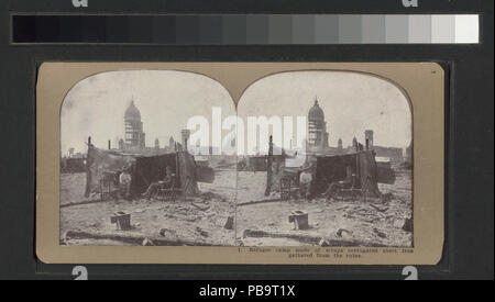 1250 Refugee Camp fatta di scarti di lavorazione lamiera grecata ferro raccolte dalle rovine (NYPL B11707478-G90F002 003F) Foto Stock