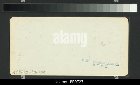 1250 Refugee Camp fatta di scarti di lavorazione lamiera grecata ferro raccolte dalle rovine (NYPL B11707478-G90F002 005B) Foto Stock
