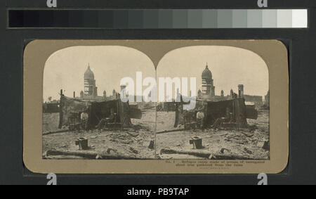 1250 Refugee Camp fatta di sfridi di lamiera grecata ferro raccolte dalle rovine (NYPL B11707478-G90F002 004F) Foto Stock