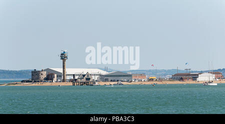 Calshot centro attività sulle rive del Solent, Calshot Spit, Southampton, England Regno Unito Foto Stock