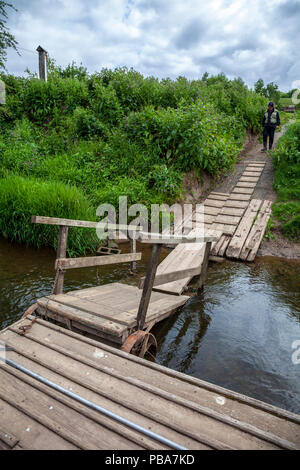 Il molo del traghetto Hampton Loade Reaction Ferry sulle rive del fiume Severn, Shropshire, Inghilterra Foto Stock