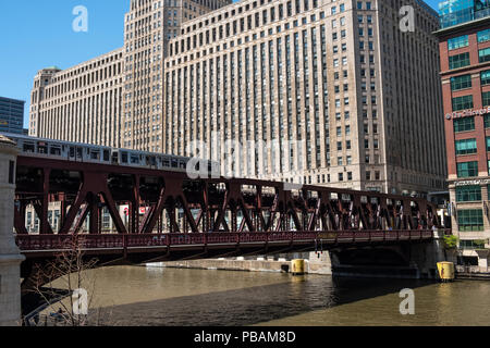 Treno di downtown Chicago Foto Stock