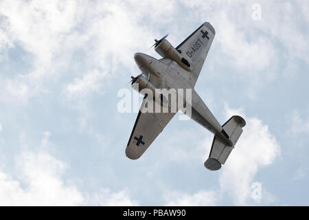 Un Beechcraft modello 18 D-AUST a RAF Benson il Family day 2018, REGNO UNITO Foto Stock