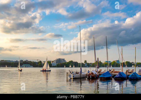 Tramonto sull'esterno Lago Alster Amburgo, Germania Foto Stock