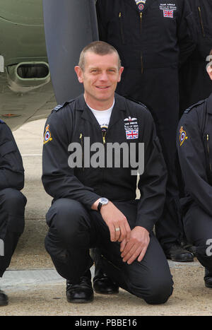 Royal Air Force RAF Battle of Britain Memorial pilota di volo Sqn Ldr Ian Smith. In uniforme Foto Stock