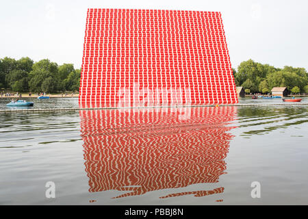 Londra, UK, 23 giugno 2018, Mastaba , scultura temporaneo creato dall'artista Christo , Hyde Park . Mariusz Goslicki/Alamy Foto Stock