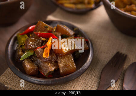 Spicy oseng kikil Foto Stock