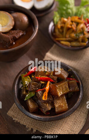 Spicy oseng kikil Foto Stock