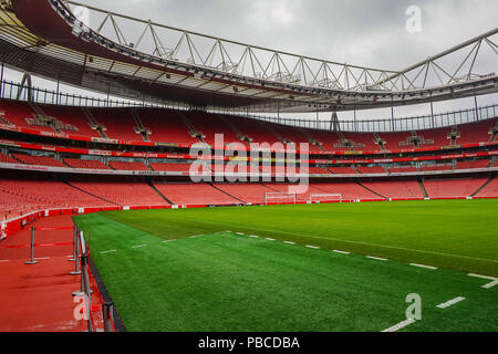 Arsenal Emirates Stadium con una capacità di oltre 60.000, è il terzo più grande stadio di calcio in Inghilterra dopo lo stadio di Wembley e Old Trafford. Foto Stock