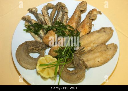 Tipico pesce fritto, regione dell'Andalusia, Spagna, Europa. Foto Stock