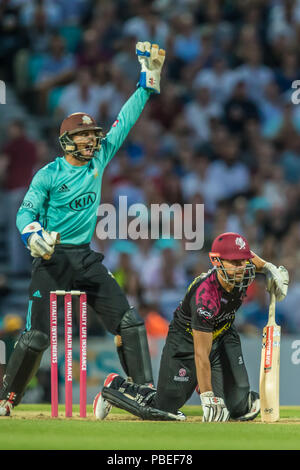 Londra, Regno Unito. 27 Luglio, 2018. James Hildreth è intrappolato LBW da Gareht Batty batting per Surrey contro Somerset nella vitalità T20 Blast corrispondono alla Kia ovale. David Rowe/Alamy Live News Foto Stock