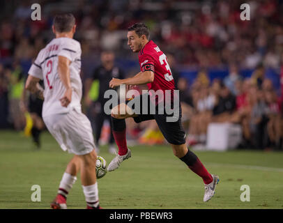 Carson, CA. Xxv Luglio, 2018. Il Manchester United defender Matteo Darmian (36) dribbling la palla durante una partita tra AC Milan vs manchester united Mercoledì, 25 luglio 2018 presso il Centro StubHub, a Carson, CA. Il Manchester United ha sconfitto il Milan 1-1 (9-8) sanzioni. (Obbligatorio Credito: Juan Lainez/MarinMedia.org/Cal Sport Media) (completare il fotografo e il credito richiesto) Credito: csm/Alamy Live News Foto Stock
