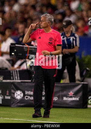 Carson, CA. Xxv Luglio, 2018. Il Manchester United manager Jose Mourinho dà le istruzioni durante una partita tra AC Milan vs manchester united Mercoledì, 25 luglio 2018 presso il Centro StubHub, a Carson, CA. Il Manchester United ha sconfitto il Milan 1-1 (9-8) sanzioni. (Obbligatorio Credito: Juan Lainez/MarinMedia.org/Cal Sport Media) (completare il fotografo e il credito richiesto) Credito: csm/Alamy Live News Foto Stock