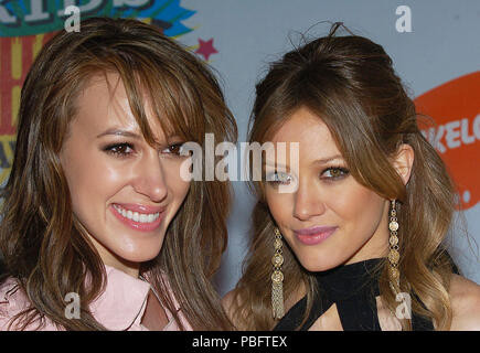 Haylie Duff e sorella di Hilary Duff che arrivano al Nickel Odeon Kid's Choice Awards al Pauley Pavillon alla UCLA di Los Angeles. 1 aprile 2006.28 DuffHaylie Hilary033 Red Carpet Event, verticale, STATI UNITI D'AMERICA, industria cinematografica, celebrità, fotografia, Bestof, arte cultura e intrattenimento, Topix celebrità moda / Verticale, meglio di, evento nella vita di Hollywood - California, moquette rossa e dietro le quinte, USA, industria cinematografica, celebrità, movie celebrità, personaggi televisivi, musica celebrità, fotografia, Bestof, arte cultura e intrattenimento, Topix, headshot, verticale, una persona, dall'anno , 2006 Foto Stock