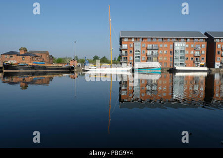 Il Tamigi spritsail barge Gladys Neilsen presso il cantiere di Gloucester per lavori di restauro Foto Stock