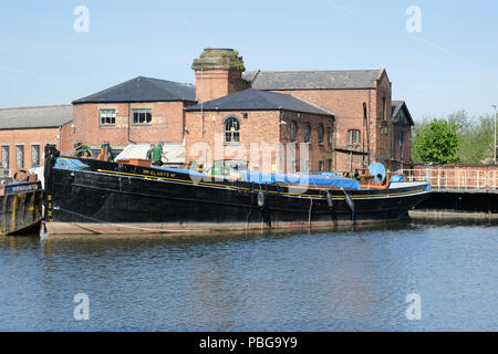 Il Tamigi spritsail barge Gladys Neilsen presso il cantiere di Gloucester per lavori di restauro Foto Stock