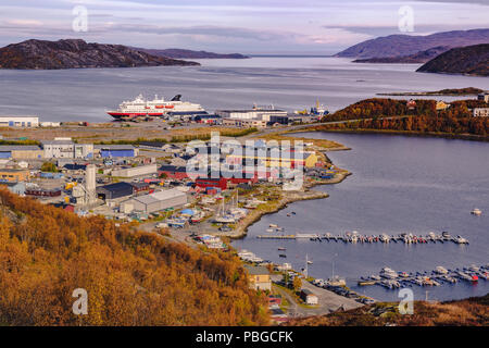 Vista dei fiordi norvegesi e crociera in autunno Foto Stock