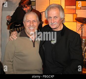 Liverpool, Regno Unito quinto Beatle Pete Best mette su uno spettacolo con la sua band presso la caverna di credito Fairbrother Ian/Alamy Stock Foto Foto Stock