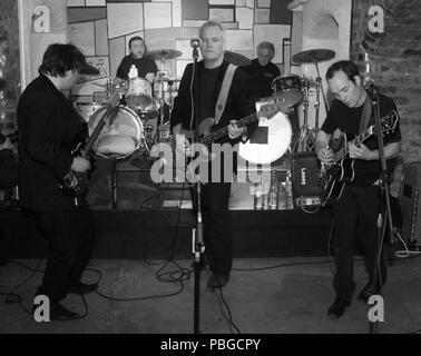 Liverpool, Regno Unito quinto Beatle Pete Best mette su uno spettacolo con la sua band presso la caverna di credito Fairbrother Ian/Alamy Stock Foto Foto Stock