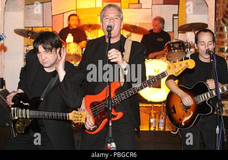 Liverpool, Regno Unito quinto Beatle Pete Best mette su uno spettacolo con la sua band presso la caverna di credito Fairbrother Ian/Alamy Stock Foto Foto Stock