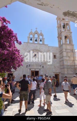 Facciata principale della Panagia Tourliani Monastero a Ano Mera sull'isola di Mykonos. Paesaggi di architettura Viaggi Crociere. Luglio 3, 2018. Ano Mera, Foto Stock