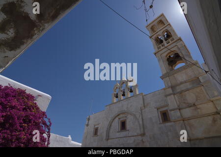Facciata principale della Panagia Tourliani Monastero a Ano Mera sull'isola di Mykonos. Paesaggi di architettura Viaggi Crociere. Luglio 3, 2018. Ano Mera, Foto Stock