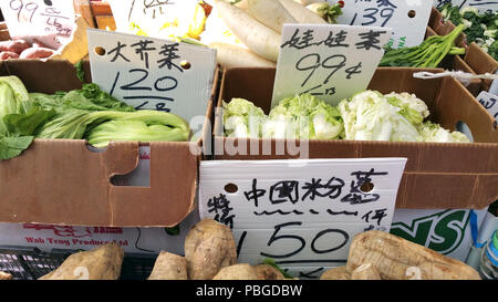 Chinatown, New York, aprire mercati presentano una grande varietà di verdure esotiche Foto Stock