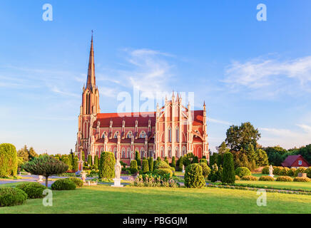 Superba bellezza della chiesa della Santissima Trinità in Gerviaty, regione di Grodno, Bielorussia Foto Stock