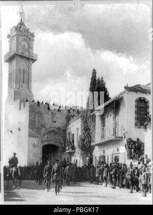 Processione militare entrando in Gerusalemme attraverso la Porta di Jaffa. 1917 Dic palestina - Gerusalemme. General Allenby lâ entrata in Gerusalemme Foto Stock