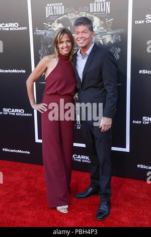 Premiere di 'Sicario: Giorno del Soldado" tenutasi presso il Westwood Regency Theatre di Los Angeles in California con: Gioia Liefeld, Rob Liefeld dove: Los Angeles, California, Stati Uniti quando: 26 giu 2018 Credit: Sheri Determan/WENN.com Foto Stock