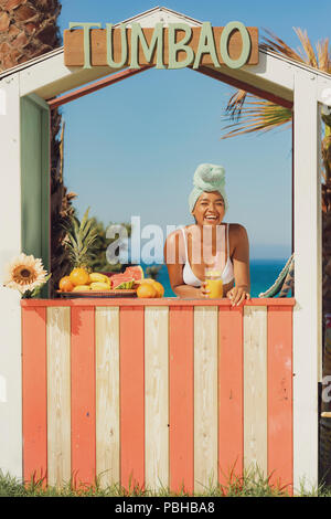 Donna esotica. Tarifa, Costa de la Luz, Cadice, Andalusia, Spagna. Foto Stock