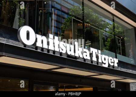 Onitsuka Tiger shop, Shibuya, Giappone Foto Stock