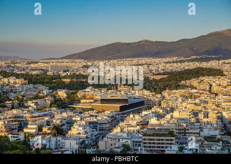 Vista aerea di Atene, Grecia centrato il Museo dell'Acropoli Foto Stock