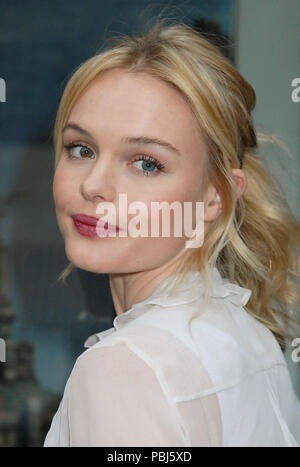 Kate Bosworth arrivando a Superman @ Kitson in Beverly Hills di Los Angeles.Maggio 1st, 2006.BosworthKate 011 Red Carpet Event, verticale, STATI UNITI D'AMERICA, industria cinematografica, celebrità, fotografia, Bestof, arte cultura e intrattenimento, Topix celebrità moda / Verticale, meglio di, evento nella vita di Hollywood - California, moquette rossa e dietro le quinte, USA, industria cinematografica, celebrità, movie celebrità, personaggi televisivi, musica celebrità, fotografia, Bestof, arte cultura e intrattenimento, Topix, headshot, verticale, una persona, dall'anno , 2006, inchiesta tsuni@Gamma-USA.com Foto Stock