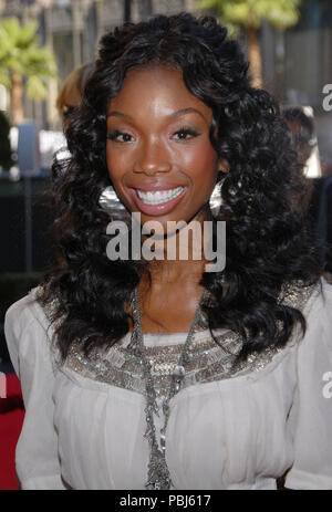 Il brandy di arrivare al ESPY Awards al Kodak Theatre di Los Angeles. Luglio 12, 2006. colpo alla testa occhio contactBrandy30 Red Carpet Event, verticale, STATI UNITI D'AMERICA, industria cinematografica, celebrità, fotografia, Bestof, arte cultura e intrattenimento, Topix celebrità moda / Verticale, meglio di, evento nella vita di Hollywood - California, moquette rossa e dietro le quinte, USA, industria cinematografica, celebrità, movie celebrità, personaggi televisivi, musica celebrità, fotografia, Bestof, arte cultura e intrattenimento, Topix, headshot, verticale, una persona, dall'anno , 2006, inchiesta tsuni@Gamma-USA.com Foto Stock