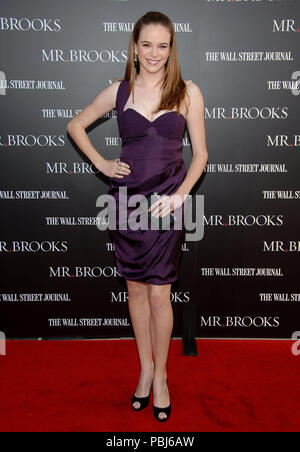 Danielle Panabaker arrivando al signor BROOKS Premiere al Chinese Theatre di Los Angeles. per tutta la lunghezza il contatto visivo sorriso viola dressPanabakerDanielle 105 Red Carpet Event, verticale, STATI UNITI D'AMERICA, industria cinematografica, celebrità, fotografia, Bestof, arte cultura e intrattenimento, Topix celebrità moda / Verticale, meglio di, evento nella vita di Hollywood - California, moquette rossa e dietro le quinte, USA, industria cinematografica, celebrità, movie celebrità, personaggi televisivi, musica celebrità, fotografia, Bestof, arte cultura e intrattenimento, Topix, verticale, una persona, dall'anno , 2007, inchiesta tsuni@Gamma-US Foto Stock