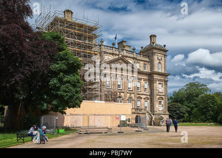 Duff House subendo grosse riparazioni e manutenzione. Ponteggio e la creazione di aree del sito in pieno schermo di fron elevazione. Foto Stock