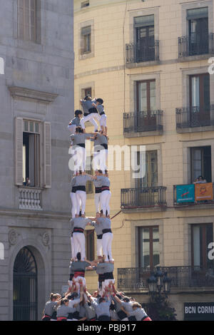 Barcellona, Catalonia, Settembre 24, 2017: Castellers durante la merce in festa a Barcellona. In Plaza Sant Jaume, in municipio. Foto Stock