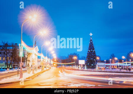 Gomel, Bielorussia. Principali albero di Natale e la festa di illuminazione su Piazza Lenin a Gomel. Nuovo anno in Bielorussia. Foto Stock