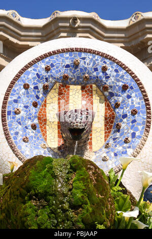 Statua di serpente nel Parco Guell, Barcellona, Spagna Foto Stock