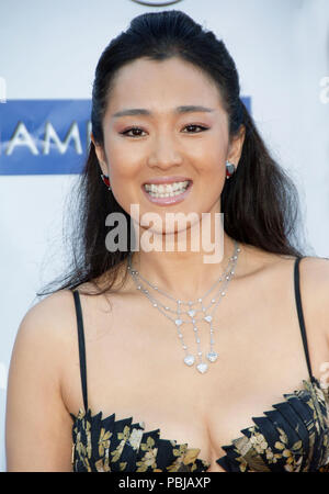 Li Gong che arrivano al Miami Vice Premiere al Westwood Village Theatre di Los Angeles. Luglio 20, 2006. headshot occhio contactLiGong029 Red Carpet Event, verticale, STATI UNITI D'AMERICA, industria cinematografica, celebrità, fotografia, Bestof, arte cultura e intrattenimento, Topix celebrità moda / Verticale, meglio di, evento nella vita di Hollywood - California, moquette rossa e dietro le quinte, USA, industria cinematografica, celebrità, movie celebrità, personaggi televisivi, musica celebrità, fotografia, Bestof, arte cultura e intrattenimento, Topix, headshot, verticale, una persona, dall'anno , 2006, inchiesta tsuni@Gamma-USA.com Foto Stock